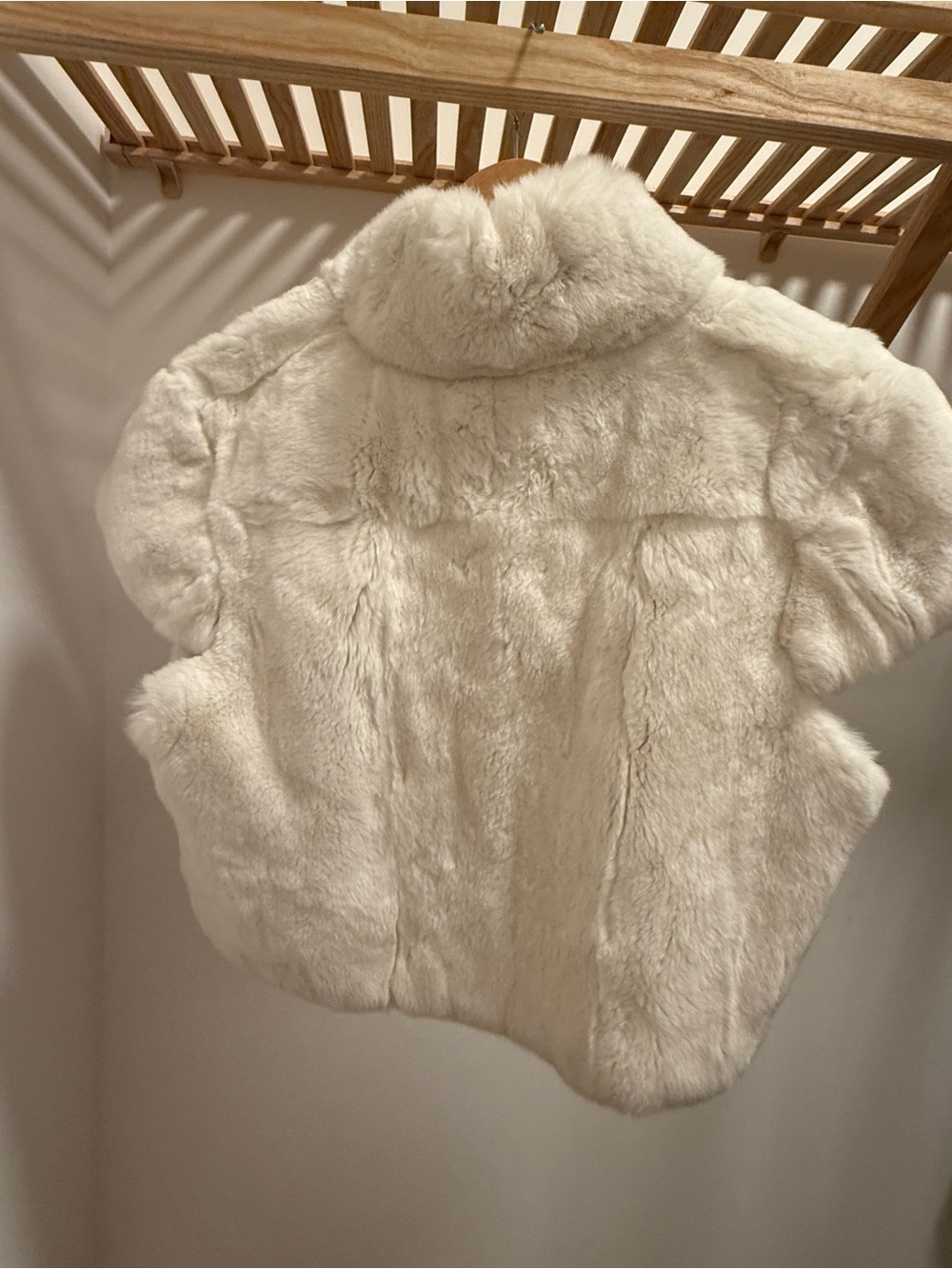 Women’s Adrienne Landau real fur bolero. Size L (size 6-10). Luxurious NWT. - Picture 2 of 9